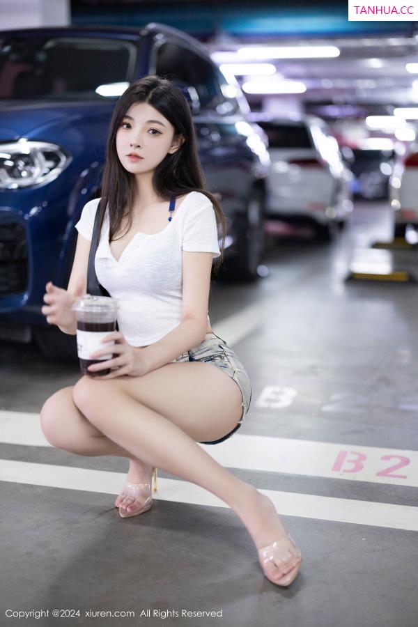   [XiuRen]高清写真图 2024.09.11 No.9141 初梦瑶 丝袜美腿第11张图片